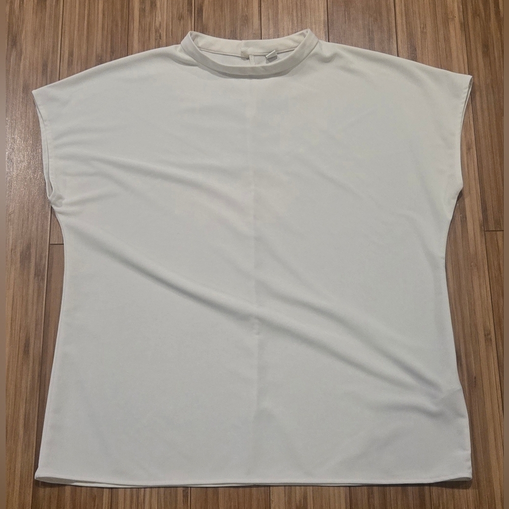 Uniqlo Mock Neck Sleeveless Top